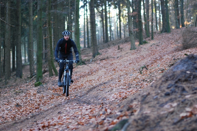  Fahrradfahren im Herbst 